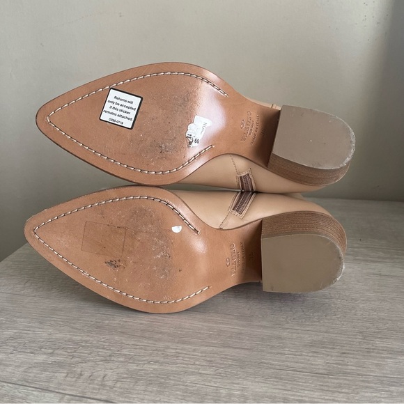 Authentic Valentino Garavani Calfskin Embroidered boots.Pre-owned.Comes with box - Picture 4 of 15